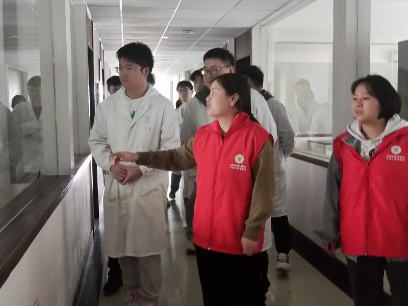 省钨与稀土质检中心平安志愿者开展实验室安全培训活动