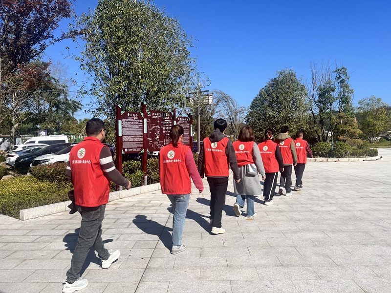 省钨与稀土质检中心深入汉仙岩景区开展治安巡逻活动